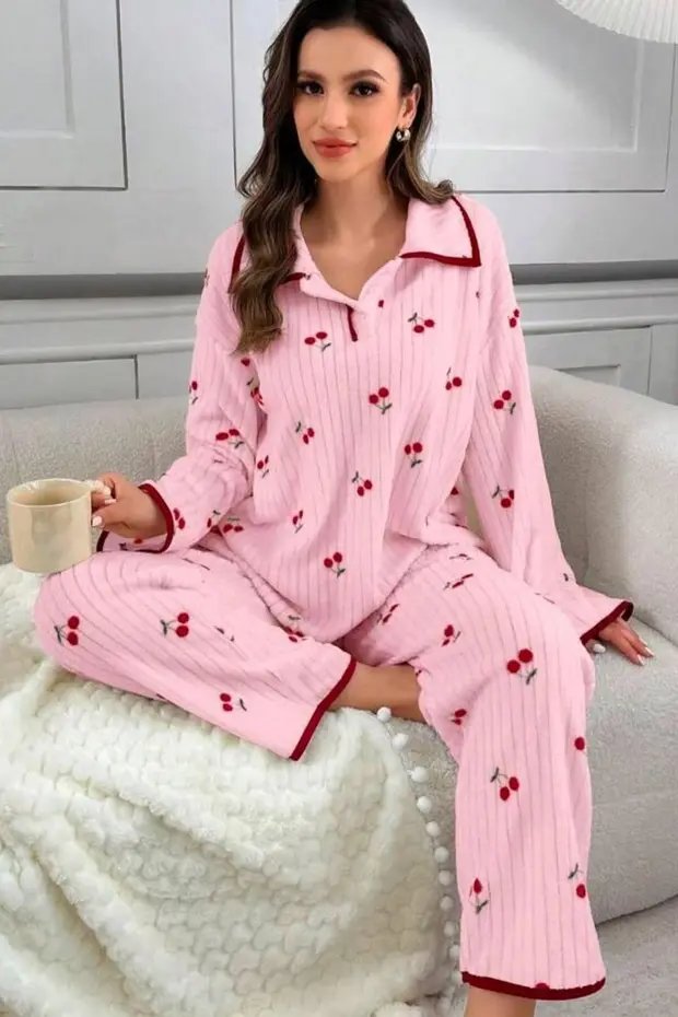 Pamuklu Kiraz Baskılı Biyeli Kışlık Pijama Takımı